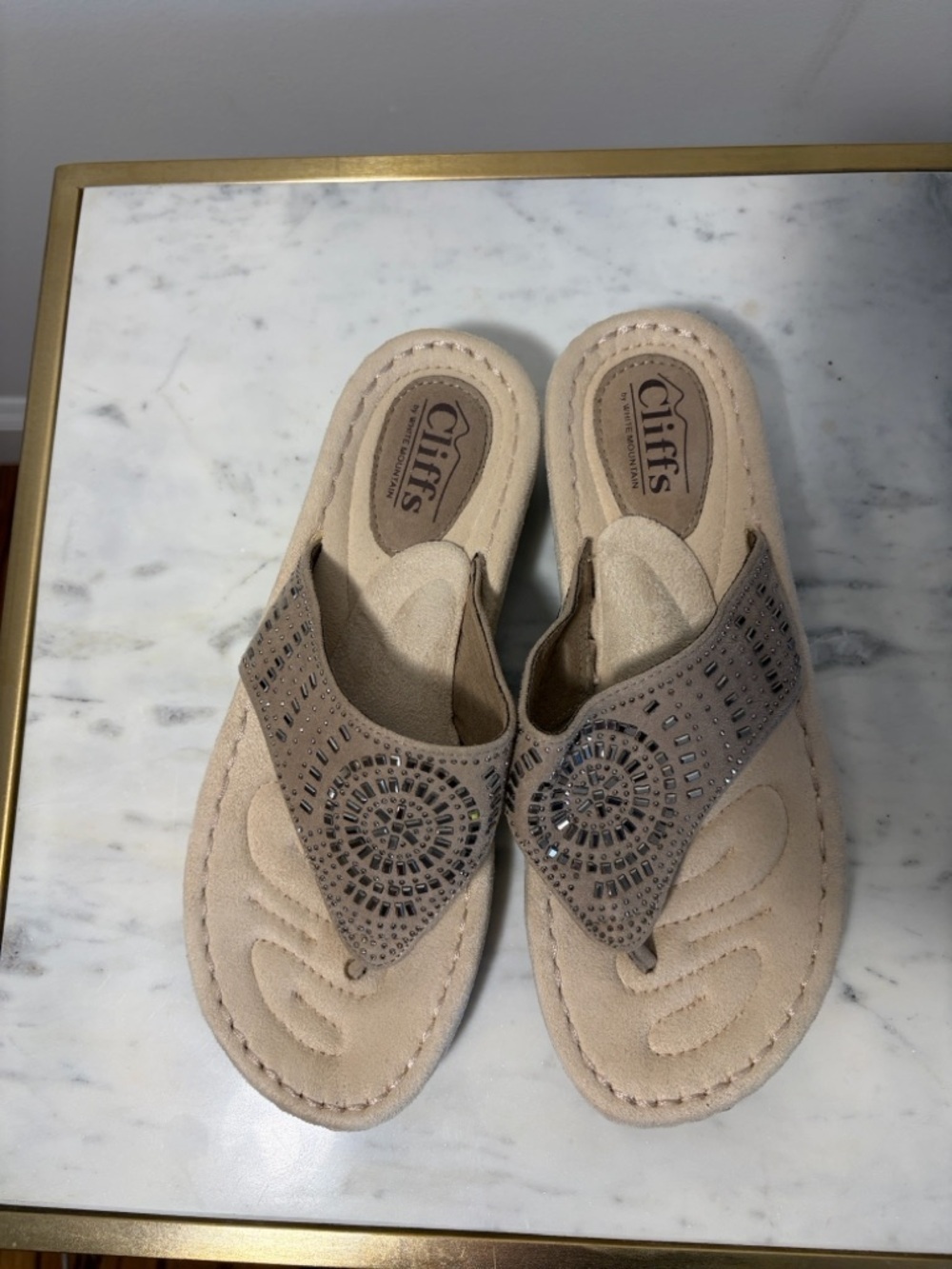 Cliffs by WHITE MOUNTAIN Cienna Beaded Thong Sandal - 8 EUC - Picture 6 of 8